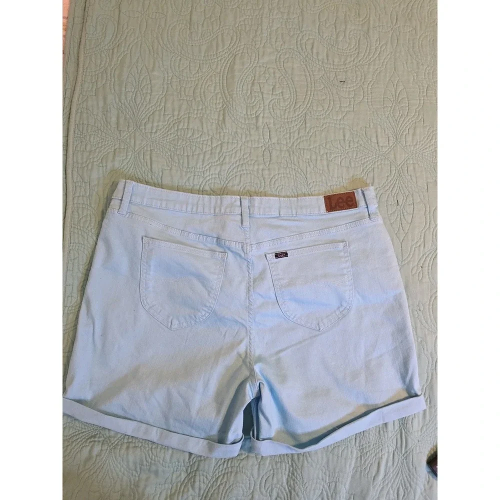 Lee Women's Size 22 Blue M Mid Rise Soft‎ Comfort Waistband Stretch Shorts